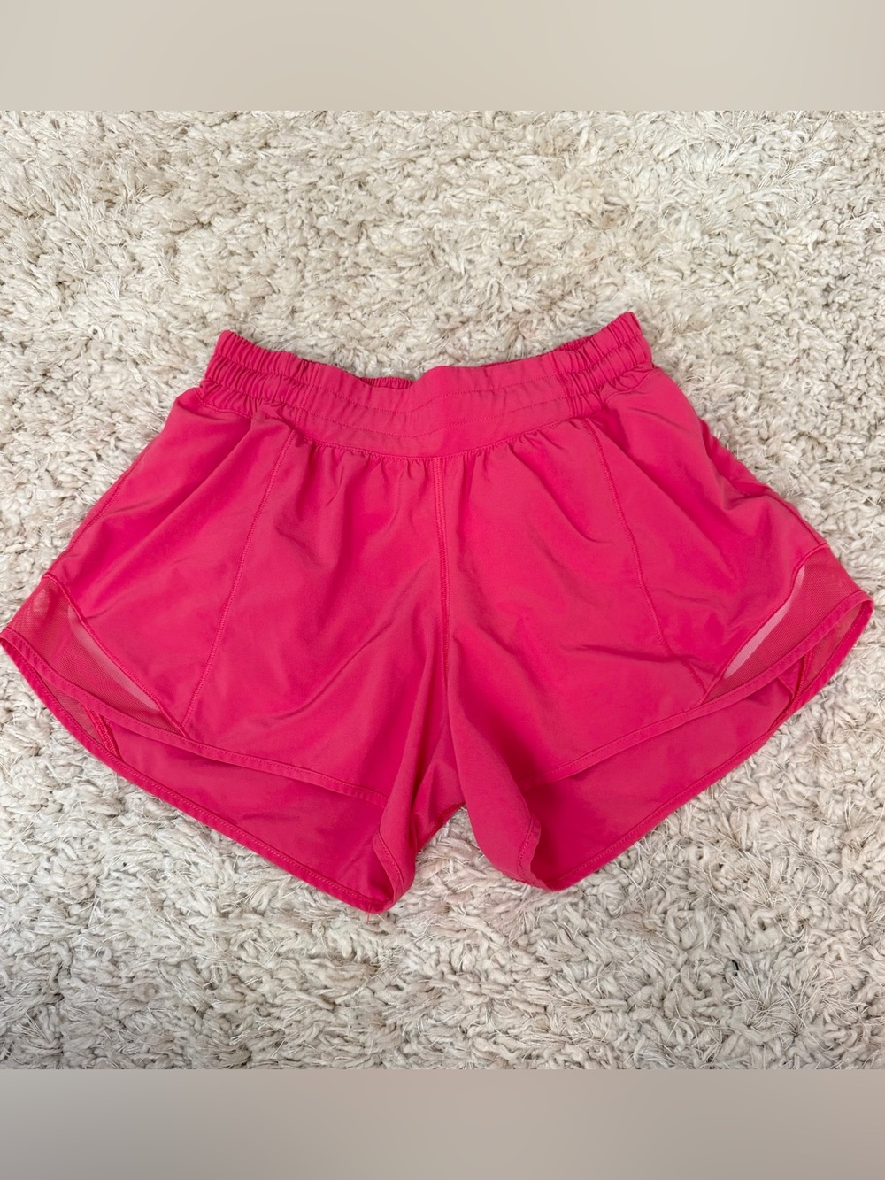 Lululemon hotty hot shorts 4’ in pink coral